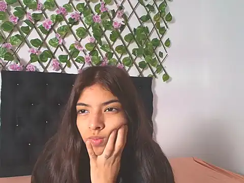 Snapshot of Sweet_Scarlett_ chatting on 04/16/26, 03:24 Sweet Scarlett online show from 04/16/26, 03:24