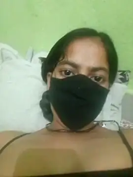 nidhiyadav00 online show from 04/15/26, 06:37