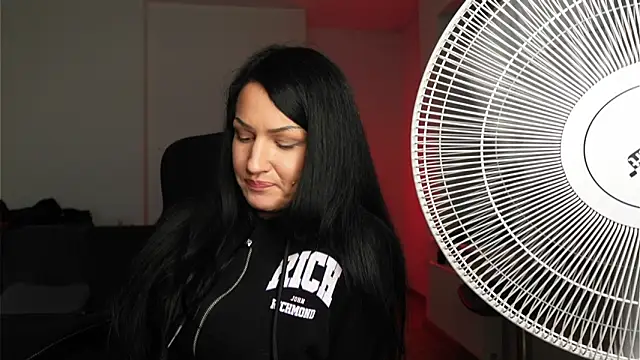 Nicky Diam online show from 04/18/26, 07:58