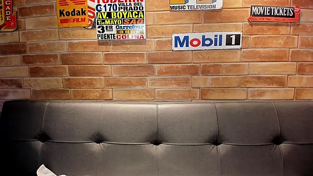 Snapshot of foxi_xiaomi chatting on 04/16/26, 11:11 foxi xiaomi online show from 04/16/26, 11:11