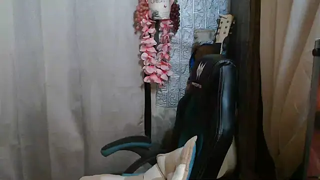 small 13 online show from 05/13/26, 02:58