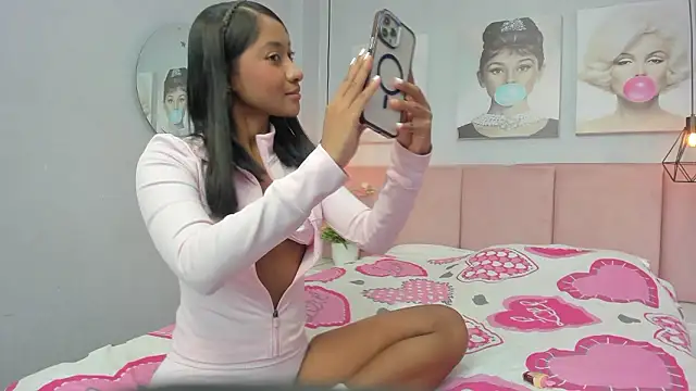 Snapshot of tifannygrey_ chatting on 03/25/26, 06:14 tifannygrey online show from 03/25/26, 06:14