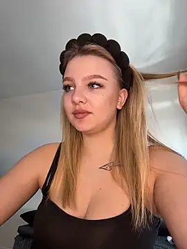 Snapshot of bettyloveu chatting on 03/19/26, 11:03 bettyloveu online show from 03/19/26, 11:03