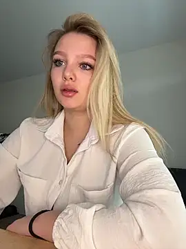 Snapshot of bettyloveu chatting on 03/25/26, 04:07 bettyloveu online show from 03/25/26, 04:07