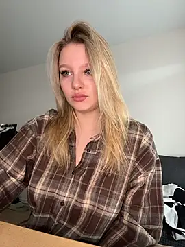 Snapshot of bettyloveu chatting on 03/30/26, 04:13 bettyloveu online show from 03/30/26, 04:13