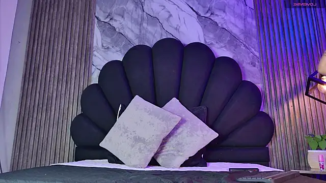  charlotte quee  online show from 03/25/26, 01:17