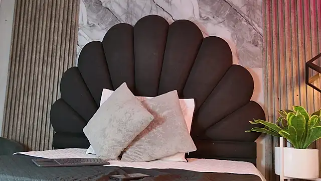  charlotte quee  online show from 03/27/26, 01:44