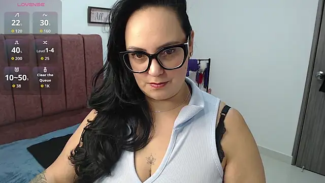 Snapshot of Veroniicabbw_ chatting on 04/14/26, 12:44 Veroniicabbw online show from 04/14/26, 12:44