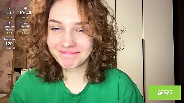 Snapshot of SamellaFlugum chatting on 03/16/26, 05:06 SamellaFlugum online show from 03/16/26, 05:06