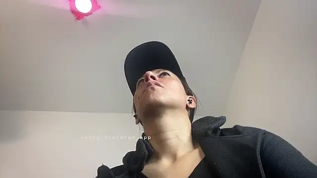 Snapshot of ItsAmara chatting on 04/10/26, 01:27 ItsAmara online show from 04/10/26, 01:27