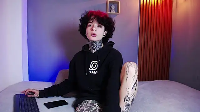 JuneBlake  online show from 04/09/26, 02:00