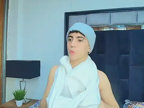 Snapshot of Brax_Valencia chatting on 03/25/26, 01:17 Brax Valencia online show from 03/25/26, 01:17