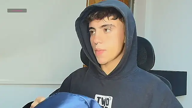 Snapshot of Brax_Valencia chatting on 04/14/26, 12:44 Brax Valencia online show from 04/14/26, 12:44