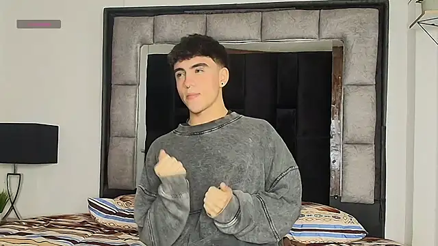 Snapshot of Brax_Valencia chatting on 04/15/26, 03:52 Brax Valencia online show from 04/15/26, 03:52