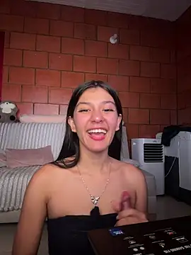 xayah cute online show from 04/12/26, 06:29