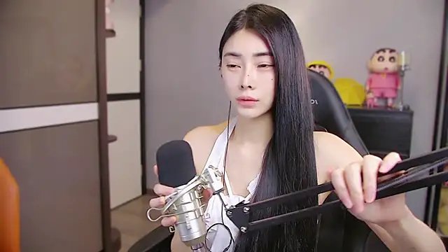 Snapshot of XiaoYuBao- chatting on 04/11/26, 03:05 XiaoYuBao- online show from 04/11/26, 03:05