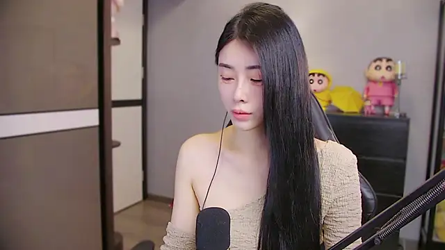 Snapshot of XiaoYuBao- chatting on 04/12/26, 02:11 XiaoYuBao- online show from 04/12/26, 02:11