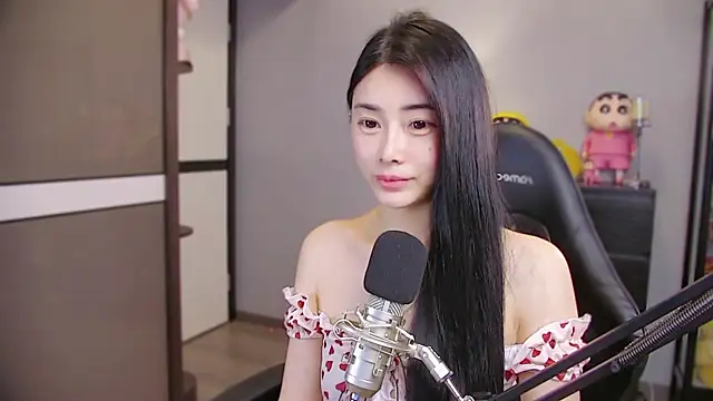 Snapshot of XiaoYuBao- chatting on 04/13/26, 07:19 XiaoYuBao- online show from 04/13/26, 07:19