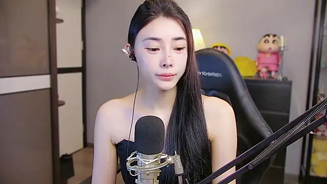 Snapshot of XiaoYuBao- chatting on 06/30/26, 04:19 XiaoYuBao- online show from 06/30/26, 04:19