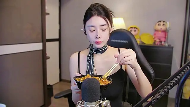 Snapshot of XiaoYuBao- chatting on 07/12/26, 08:33 XiaoYuBao- online show from 07/12/26, 08:33