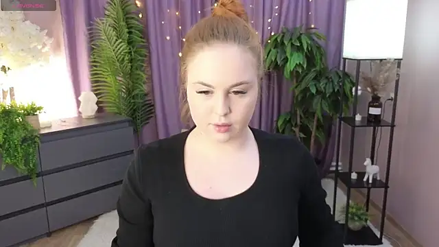 Snapshot of VanesaClark chatting on 04/13/26, 11:05 VanesaClark online show from 04/13/26, 11:05