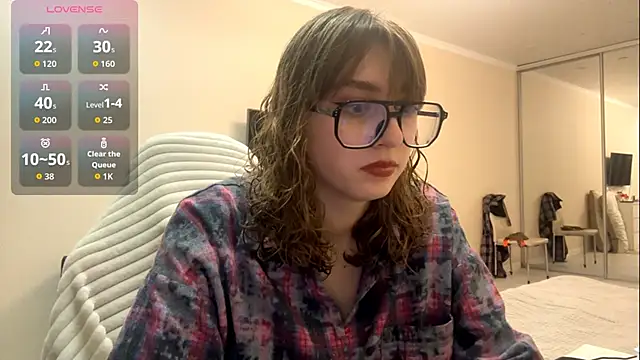 Snapshot of Olivia_132 chatting on 03/25/26, 06:14 Olivia 132 online show from 03/25/26, 06:14