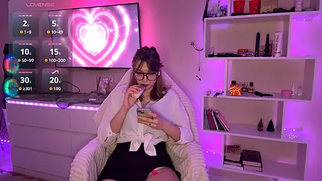 Snapshot of Olivia_132 chatting on 04/08/26, 01:11 Olivia 132 online show from 04/08/26, 01:11