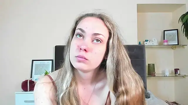 MelanieCuty online show from 04/07/26, 05:30