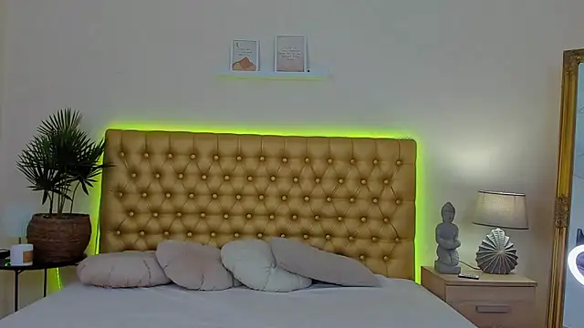 MelanieCuty online show from 04/09/26, 06:19