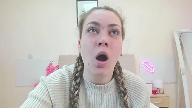 MelanieCuty online show from 04/11/26, 05:23