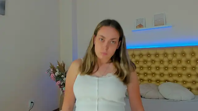 Snapshot of MelanieCuty chatting on 07/16/26, 05:35 MelanieCuty online show from 07/16/26, 05:35
