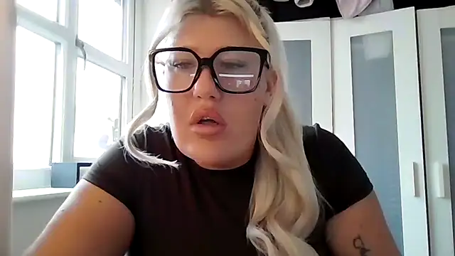 Snapshot of Lexi_Laura chatting on 03/20/26, 09:36 Lexi Laura online show from 03/20/26, 09:36