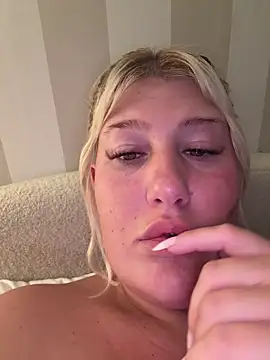 Snapshot of Lexi_Laura chatting on 04/14/26, 09:43 Lexi Laura online show from 04/14/26, 09:43