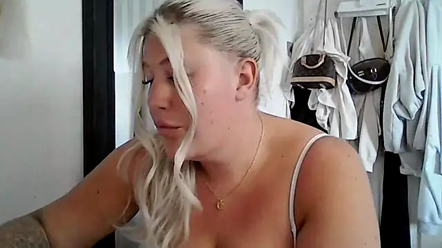 Lexi Laura online show from 05/31/26, 01:40