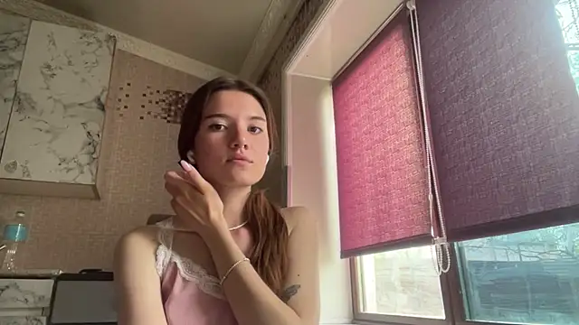 Snapshot of Lili_Kilian chatting on 04/03/26, 12:03 Lili Kilian online show from 04/03/26, 12:03