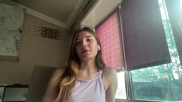 Snapshot of Lili_Kilian chatting on 04/09/26, 01:16 Lili Kilian online show from 04/09/26, 01:16