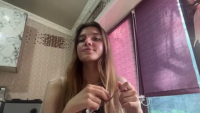 Snapshot of Lili_Kilian chatting on 05/08/26, 12:21 Lili Kilian online show from 05/08/26, 12:21