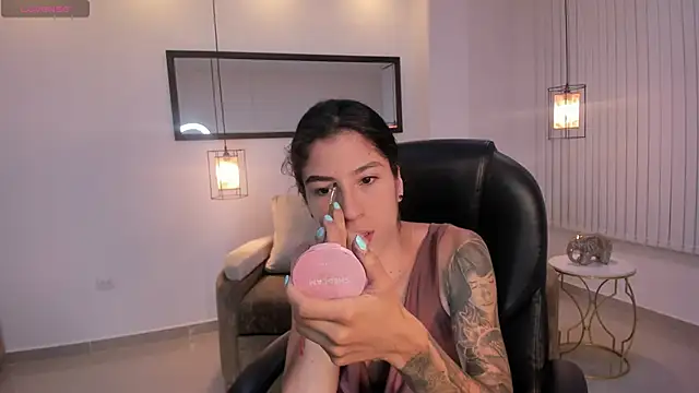 Ninna Asppen  online show from 04/05/26, 06:21