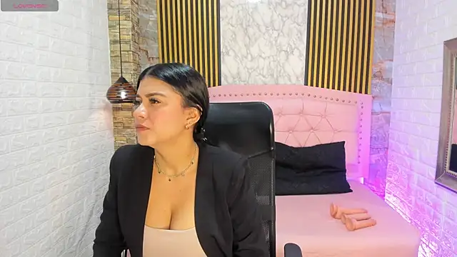 Snapshot of AishaCambell_ chatting on 03/30/26, 09:43 AishaCambell online show from 03/30/26, 09:43