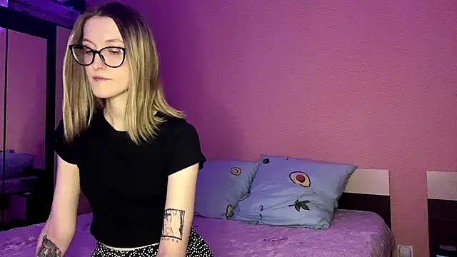 Julia Charm online show from 04/06/26, 04:08