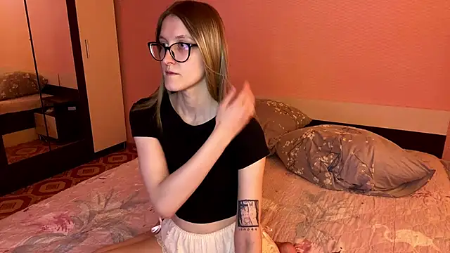 Julia Charm online show from 06/21/26, 04:09