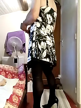 stephie83 online show from 05/25/26, 03:51