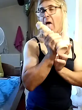 stephie83 online show from 07/07/26, 04:11