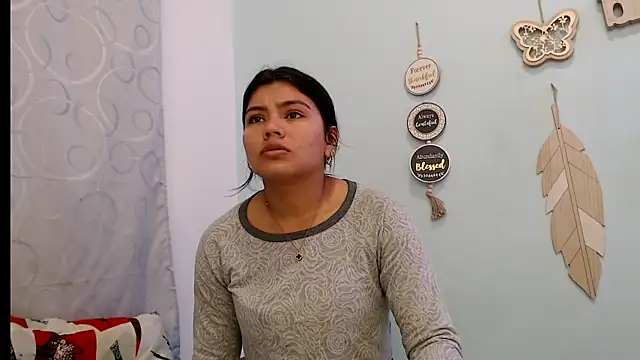 hotlatinaluna23 online show from 04/29/26, 01:59