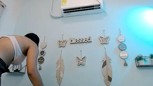 hotlatinaluna23 online show from 05/10/26, 03:17