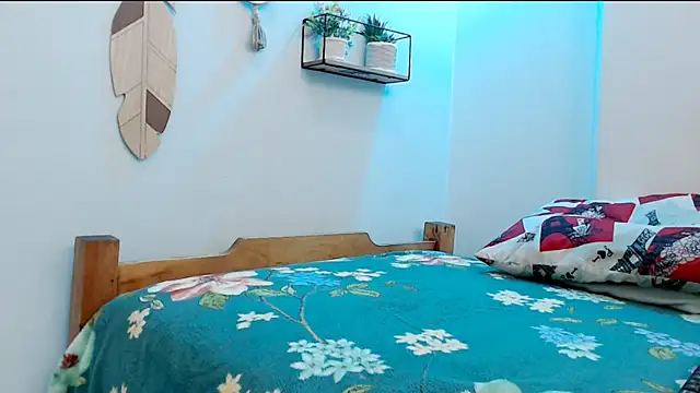 hotlatinaluna23 online show from 05/20/26, 01:50