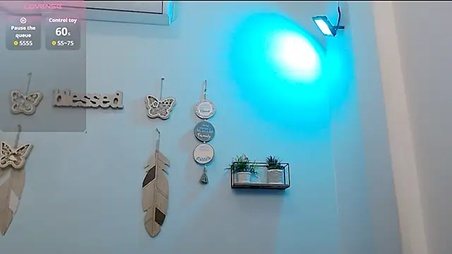 hotlatinaluna23 online show from 05/21/26, 02:13