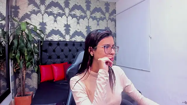 Emily Lopera online show from 04/30/26, 02:45