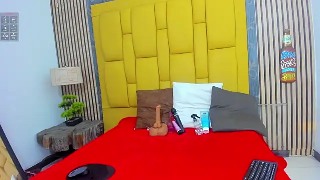 Snapshot of _karlaruso chatting on 03/31/26, 11:54 karlaruso online show from 03/31/26, 11:54