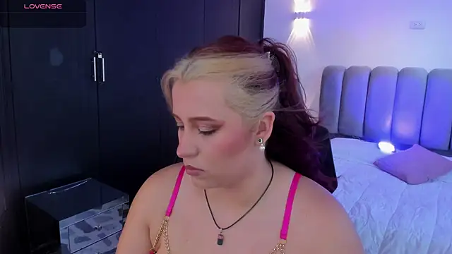 Snapshot of JeanneWilliams chatting on 07/10/26, 12:41 JeanneWilliams online show from 07/10/26, 12:41
